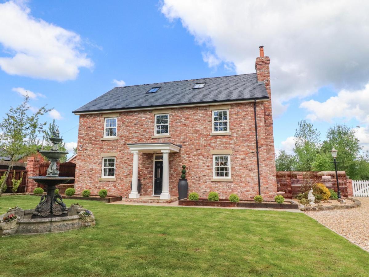 Moor End Manor Villa Poulton-le-Fylde Exterior foto