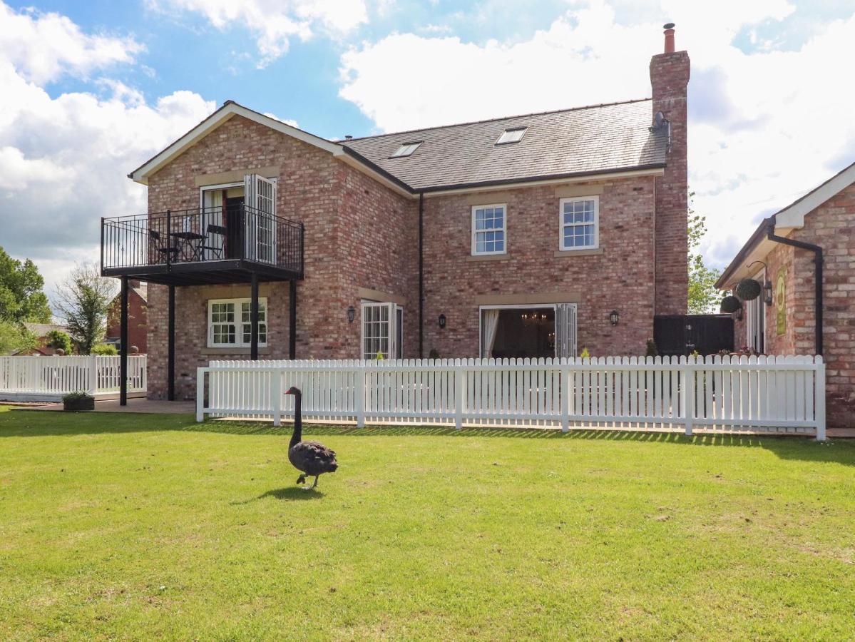 Moor End Manor Villa Poulton-le-Fylde Exterior foto