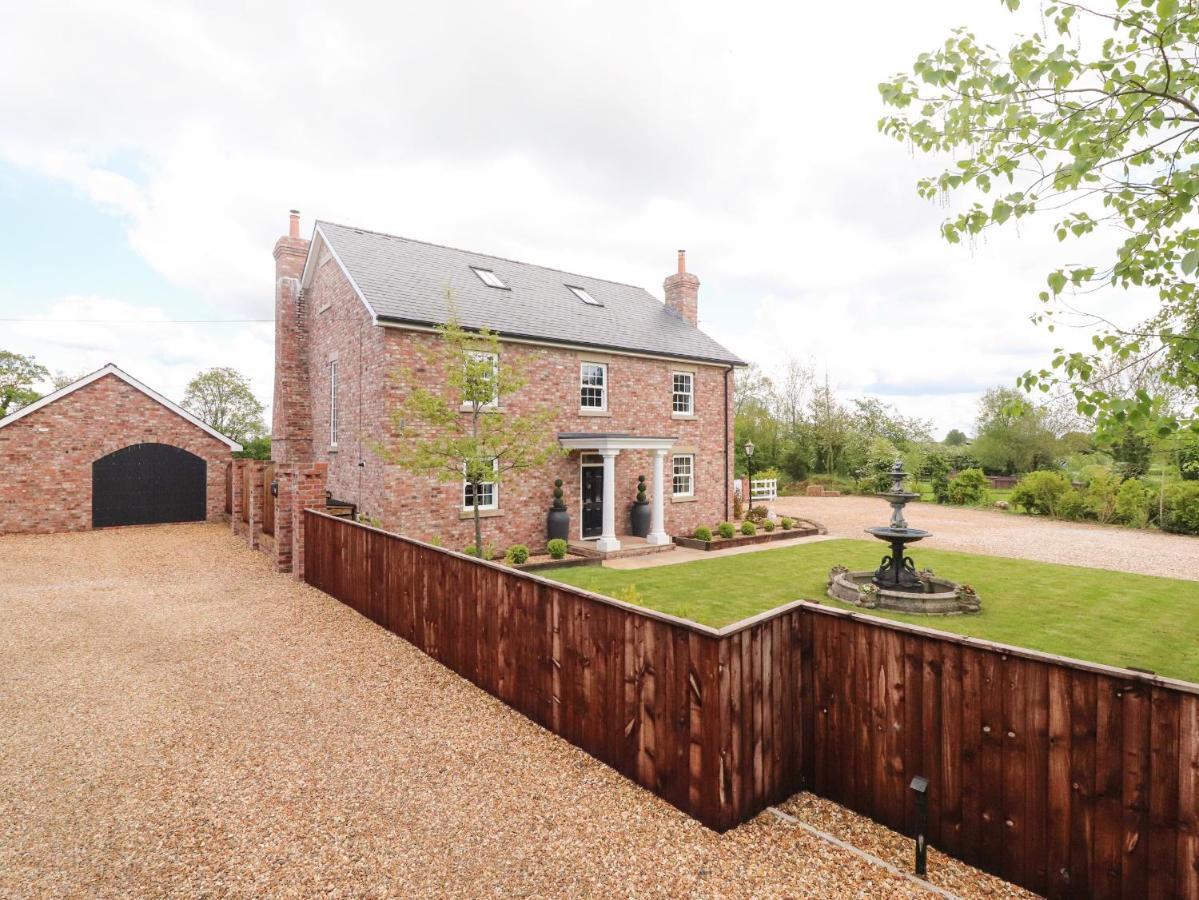 Moor End Manor Villa Poulton-le-Fylde Exterior foto